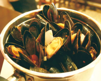 Assorted Herbs Vietnamese Style Mussels。全4種ともに、値段はRM48.80